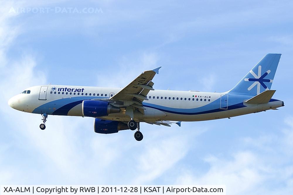 XA-ALM, 2000 Airbus A320-214 C/N 1308, Landing 12R
