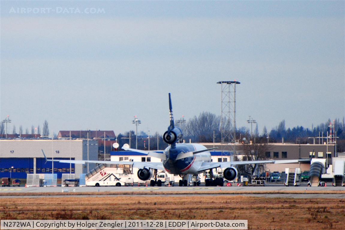 N272WA, 1992 McDonnell Douglas MD-11 C/N 48437, Northbound view to the american corner......