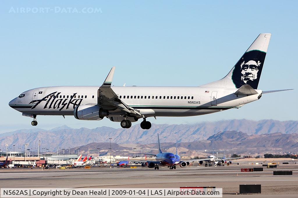 N562AS, 2006 Boeing 737-890 C/N 35091, Alaska Airlines N562AS (FLT ASA622) from Portland Intl (KPDX) arriving to RWY 1L, while numerous aircraft taxi towards RWY 1R for departure.