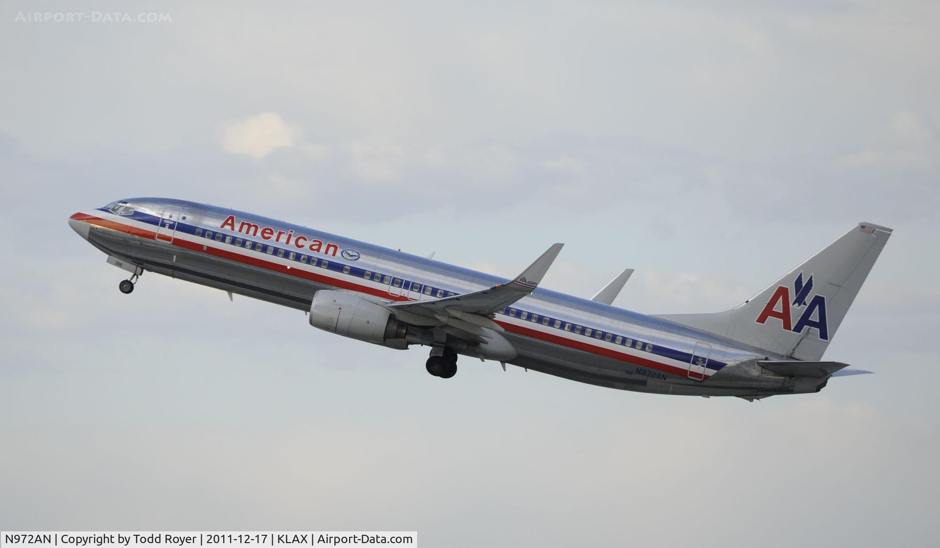 N972AN, 2001 Boeing 737-823 C/N 30097, Departing LAX