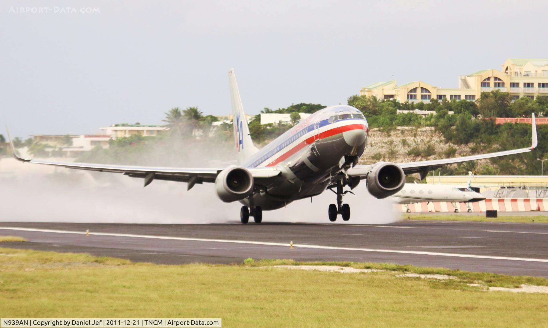 N939AN, 2000 Boeing 737-823 C/N 30083, N939AN
