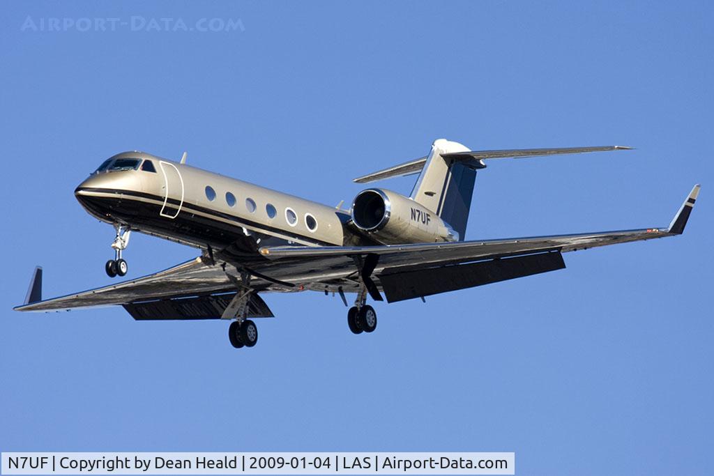 N7UF, 2000 Gulfstream Aerospace G-IV C/N 1422, Ultimate Fighting Championship 2000 Gulfstream G-IV N7UF on short final to RWY 25R.
