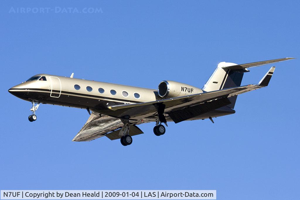 N7UF, 2000 Gulfstream Aerospace G-IV C/N 1422, Ultimate Fighting Championship 2000 Gulfstream G-IV N7UF on short final to RWY 25R.