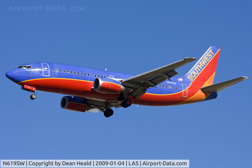 N619SW, 1995 Boeing 737-3H4 C/N 28035, Southwest Airlines N619SW (FLT SWA2322) from Albuquerque Sunport Int'l (KABQ) on short final to RWY 25R.