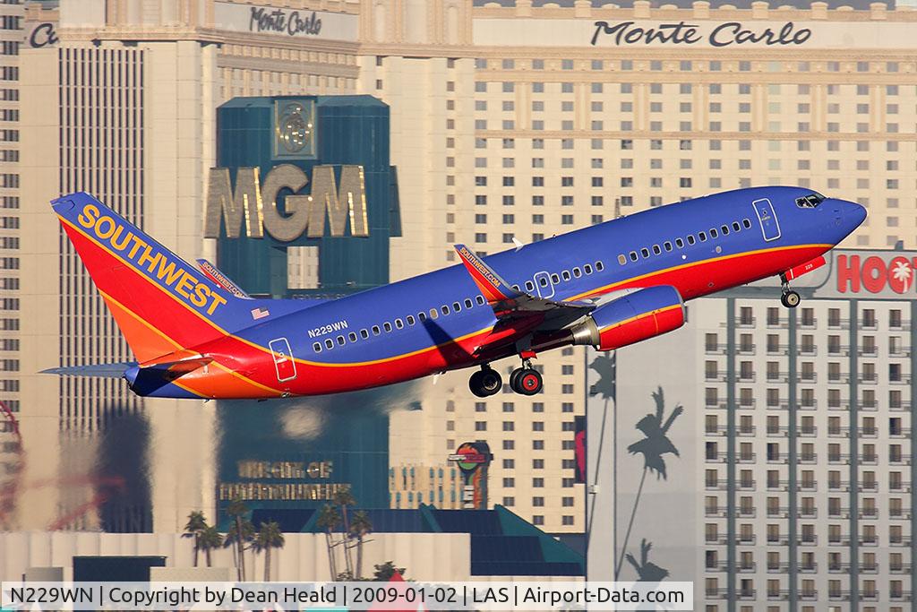 N229WN, 2006 Boeing 737-7H4 C/N 32498, Southwest Airlines N229WN (FLT SWA3736) climbing out from RWY 1R en route to Phoenix Sky Harbor Int'l (KPHX).