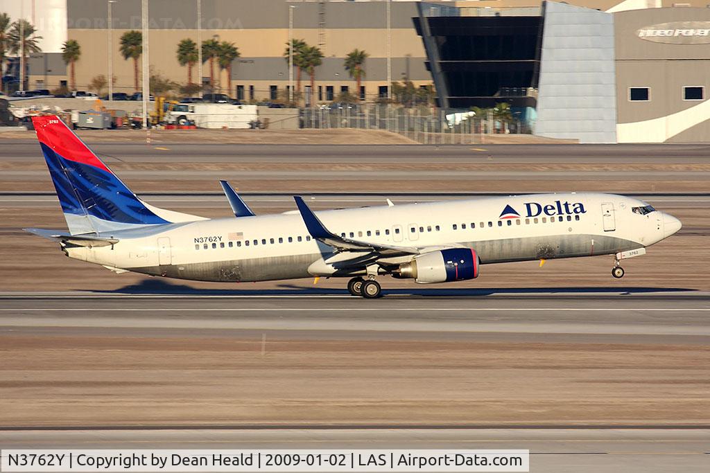 N3762Y, 2001 Boeing 737-832 C/N 30817, Delta Air Lines N3762Y (FLT DAL1596) departing RWY 1R en route to Cincinnati/Northern Kentucky Int'l (KCVG).