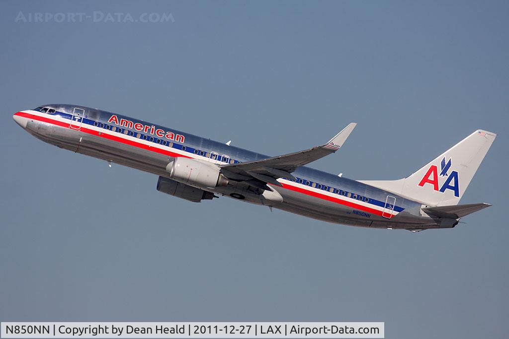 N850NN, 2010 Boeing 737-823 C/N 40580, American Airlines N850NN (FLT AAL264) climbing out from RWY 25R en route to Boston Logan Int'l (KBOS).