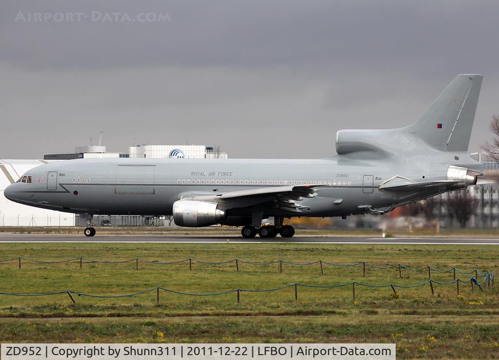 ZD952, 1979 Lockheed L-1011-500 Tristar (KC.1) C/N 193V-1168, Ready for take off rwy 32R