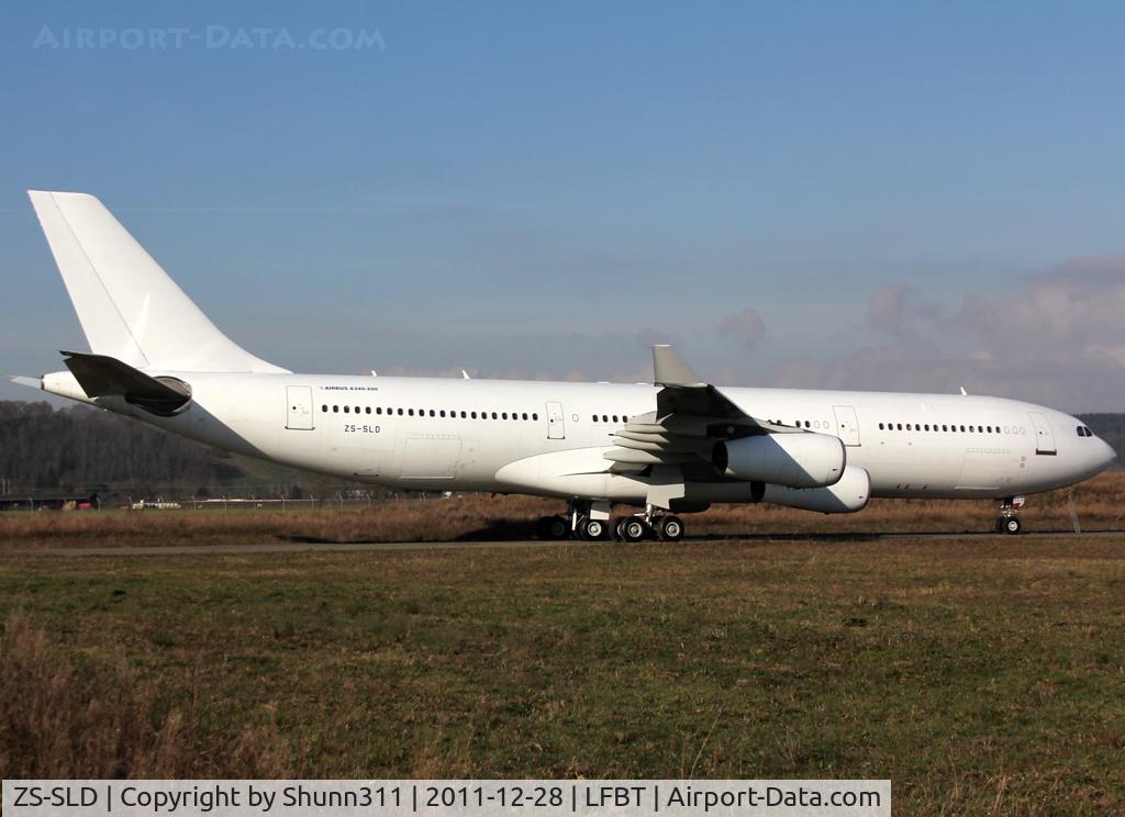 ZS-SLD, 1993 Airbus A340-211 C/N 019, Stored and waiting scrapping process...