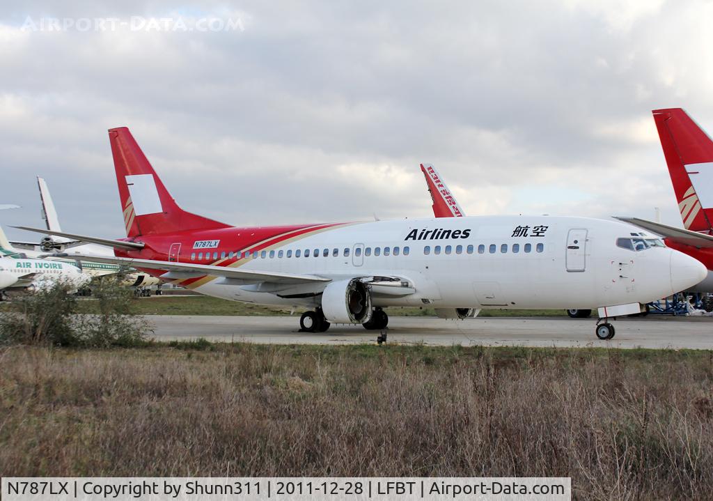 N787LX, Boeing 737-3K9 C/N 25787, Stored... minus engines...