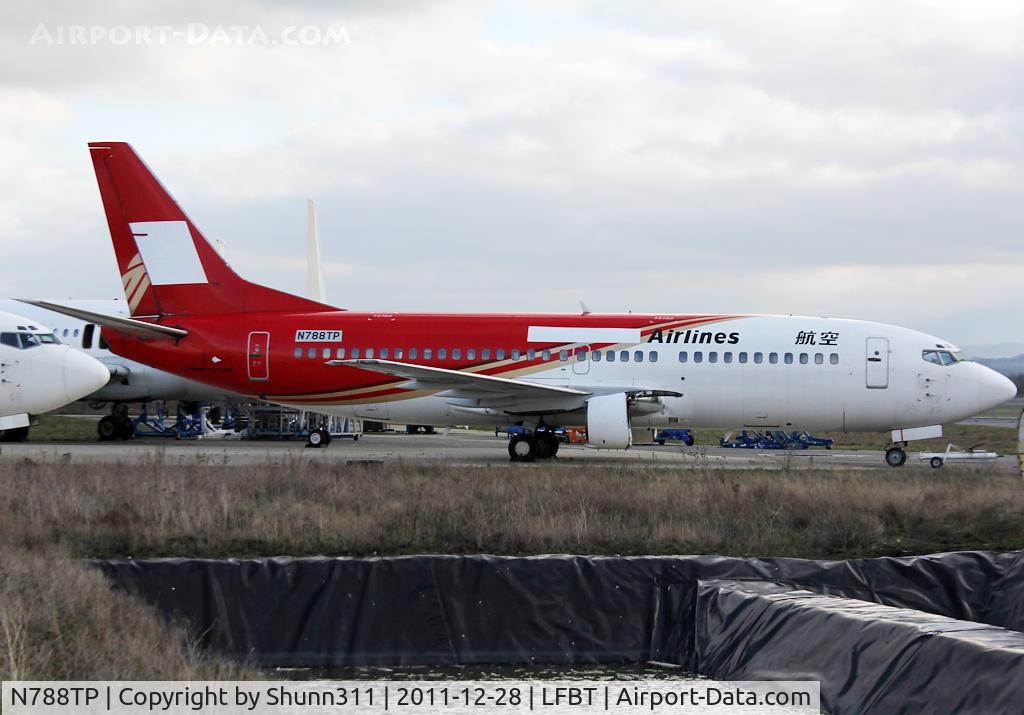 N788TP, Boeing 737-3K9 C/N 25788, Stored... minus engines...