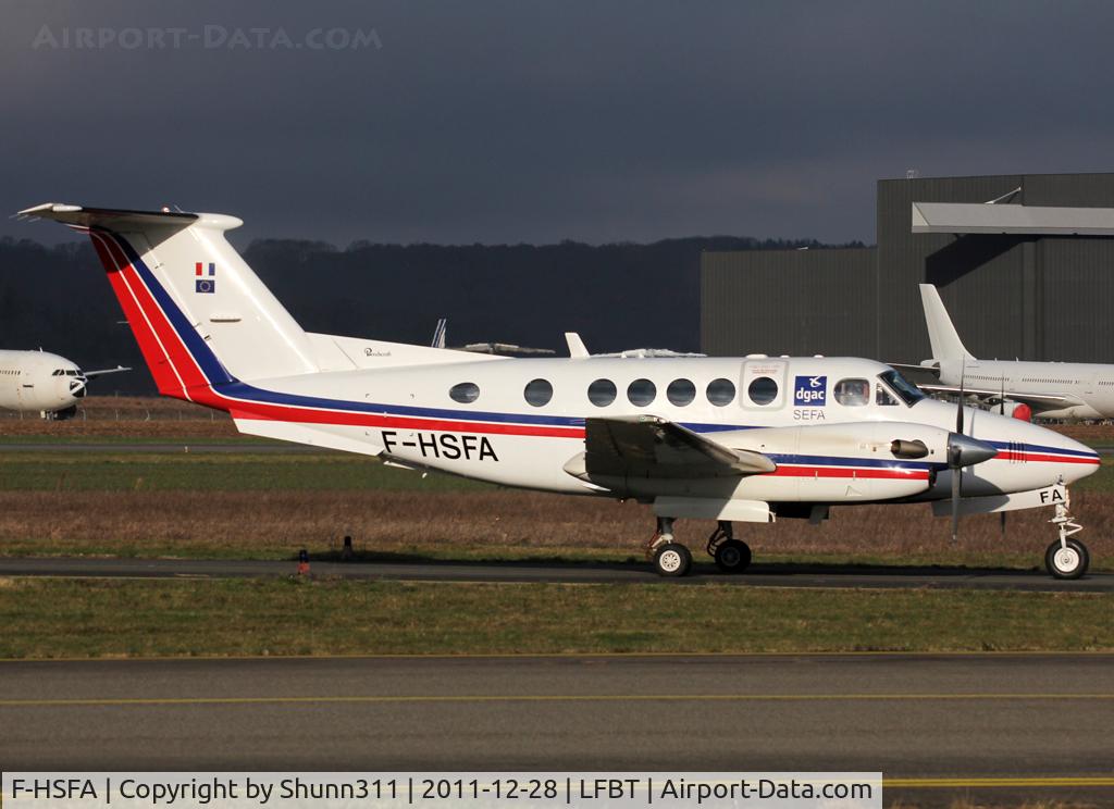 F-HSFA, 2007 Hawker Beechcraft B200GT King Air C/N BY-16, Taxiing to the airport via Bravo taxiway...