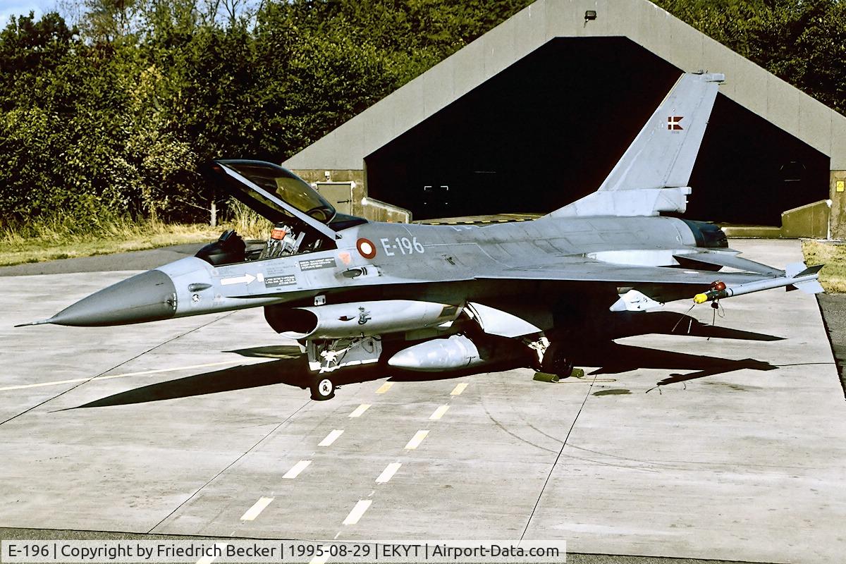 E-196, SABCA F-16AM Fighting Falcon C/N 6F-23, parked at the flightline