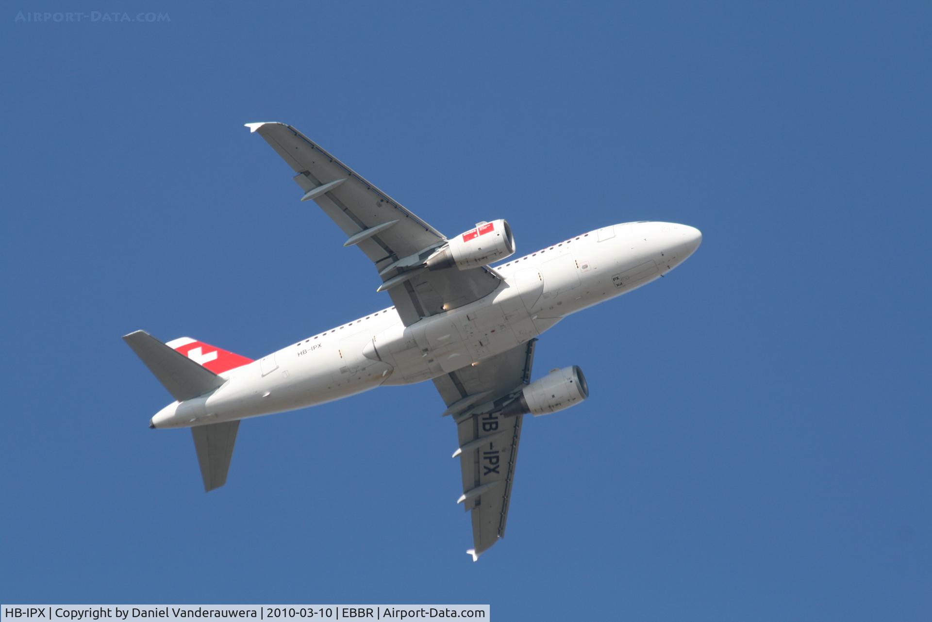 HB-IPX, 1996 Airbus A319-112 C/N 612, Flight LX779 is climbing from RWY 07R
