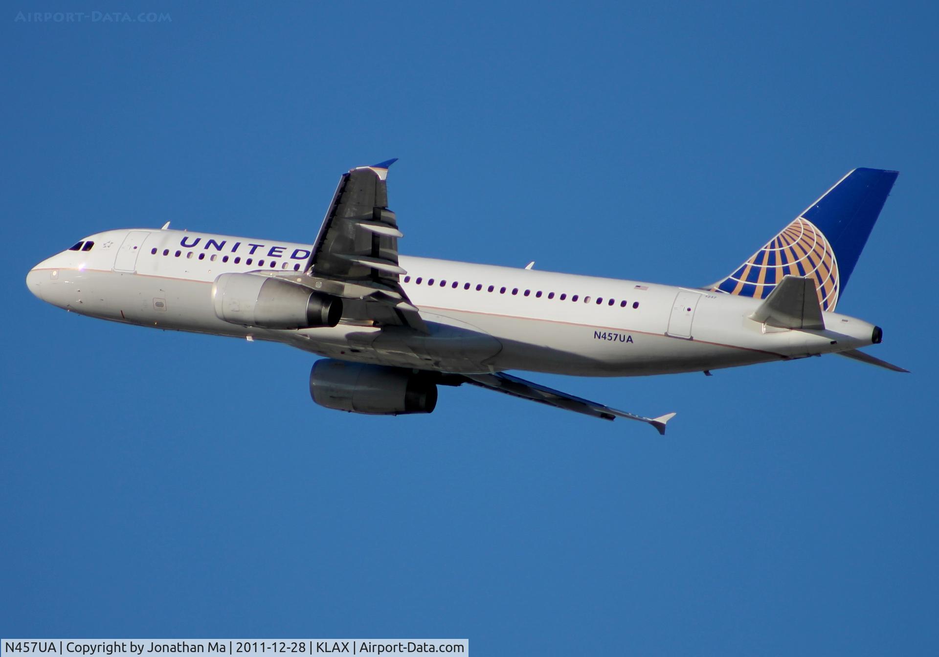 N457UA, 1999 Airbus A320-232 C/N 1146, United A320 in new colors takes off from LAX