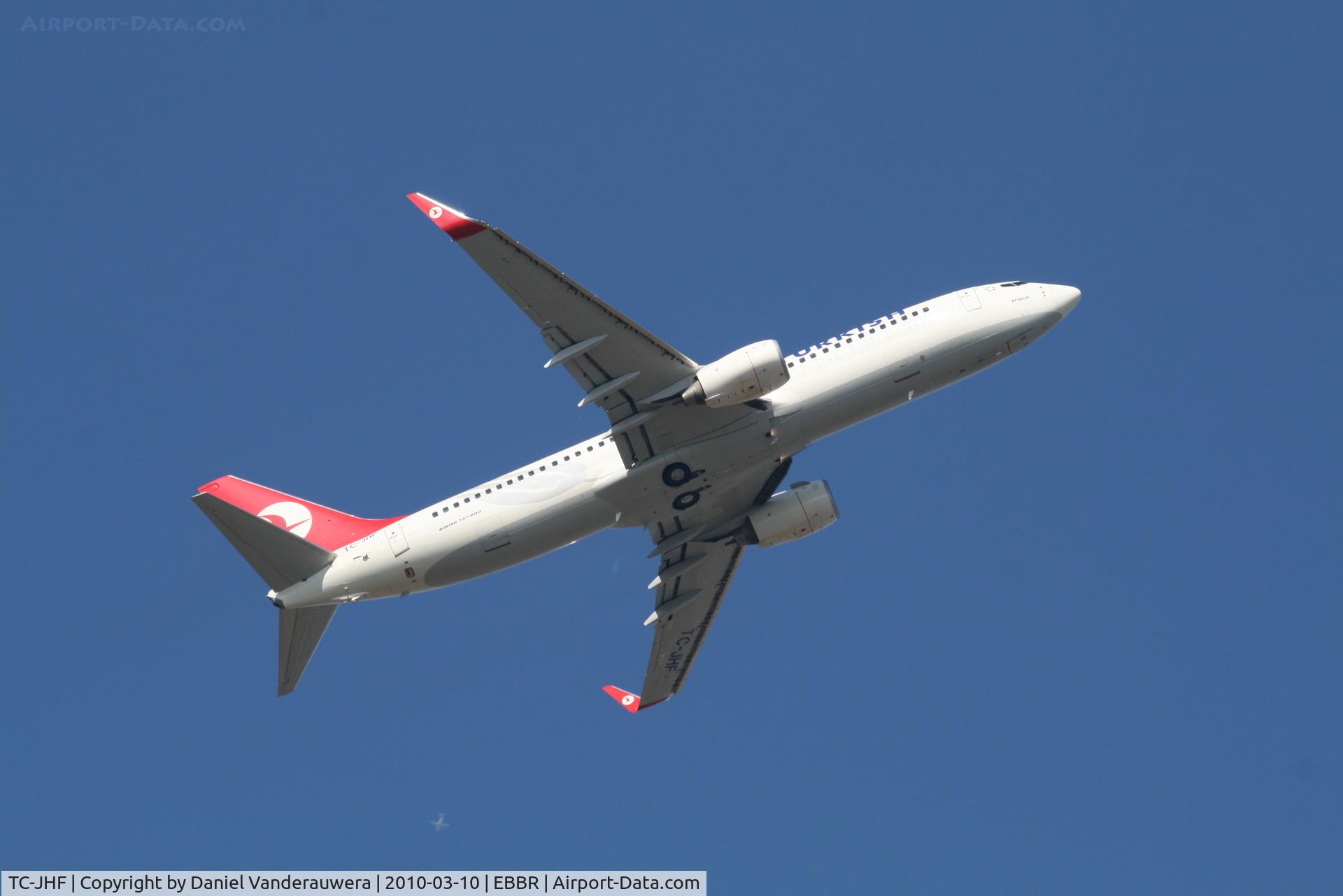 TC-JHF, 2008 Boeing 737-8F2 C/N 35745, Flight TK1938 is climbing from RWY 07R