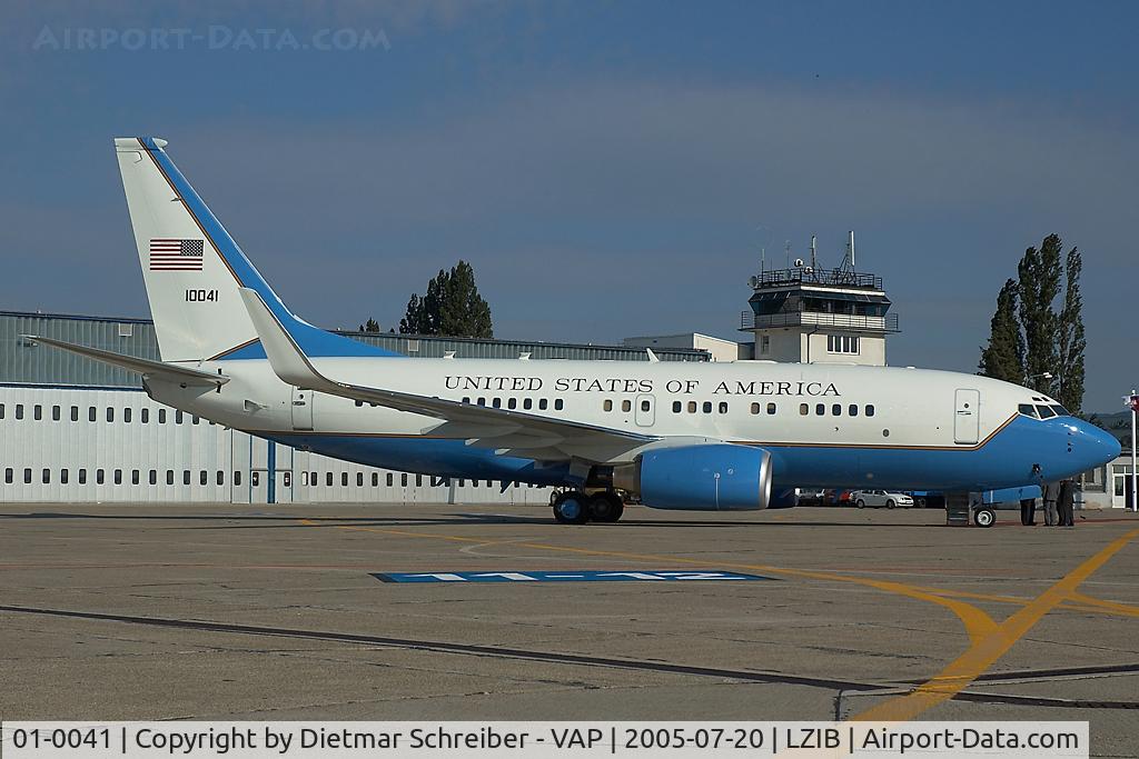 01-0041, 2002 Boeing C-40B (737-7FD BBJ) C/N 33080, USAF Boeing 737-700