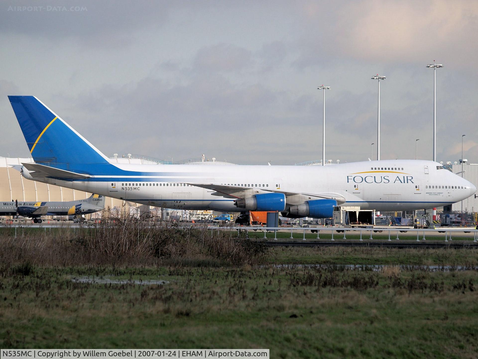 N535MC, 1980 Boeing 747-2F6B C/N 21833, Loading on the Cargo gate of Amsterdam Airport