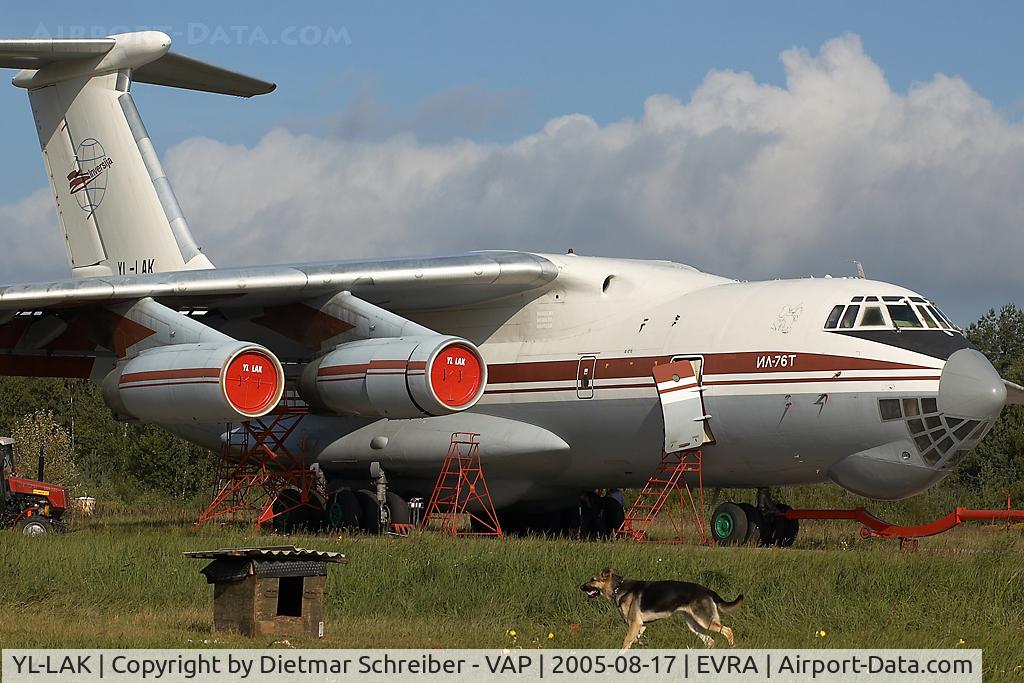YL-LAK, 1983 Ilyushin Il-76T C/N 0003424707, Inversija Iljuschin 76