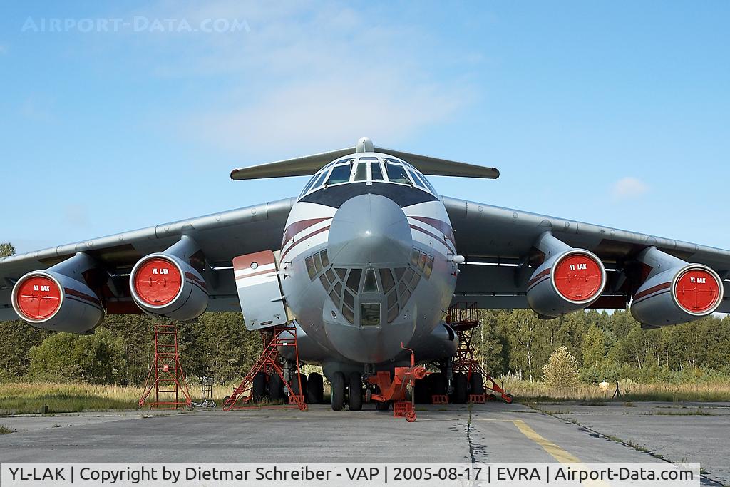 YL-LAK, 1983 Ilyushin Il-76T C/N 0003424707, Inversija Iljuschin 76