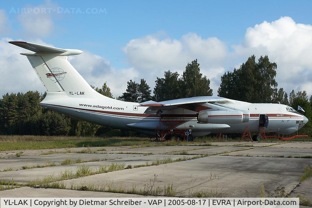 YL-LAK, 1983 Ilyushin Il-76T C/N 0003424707, Inversija Iljuschin 76