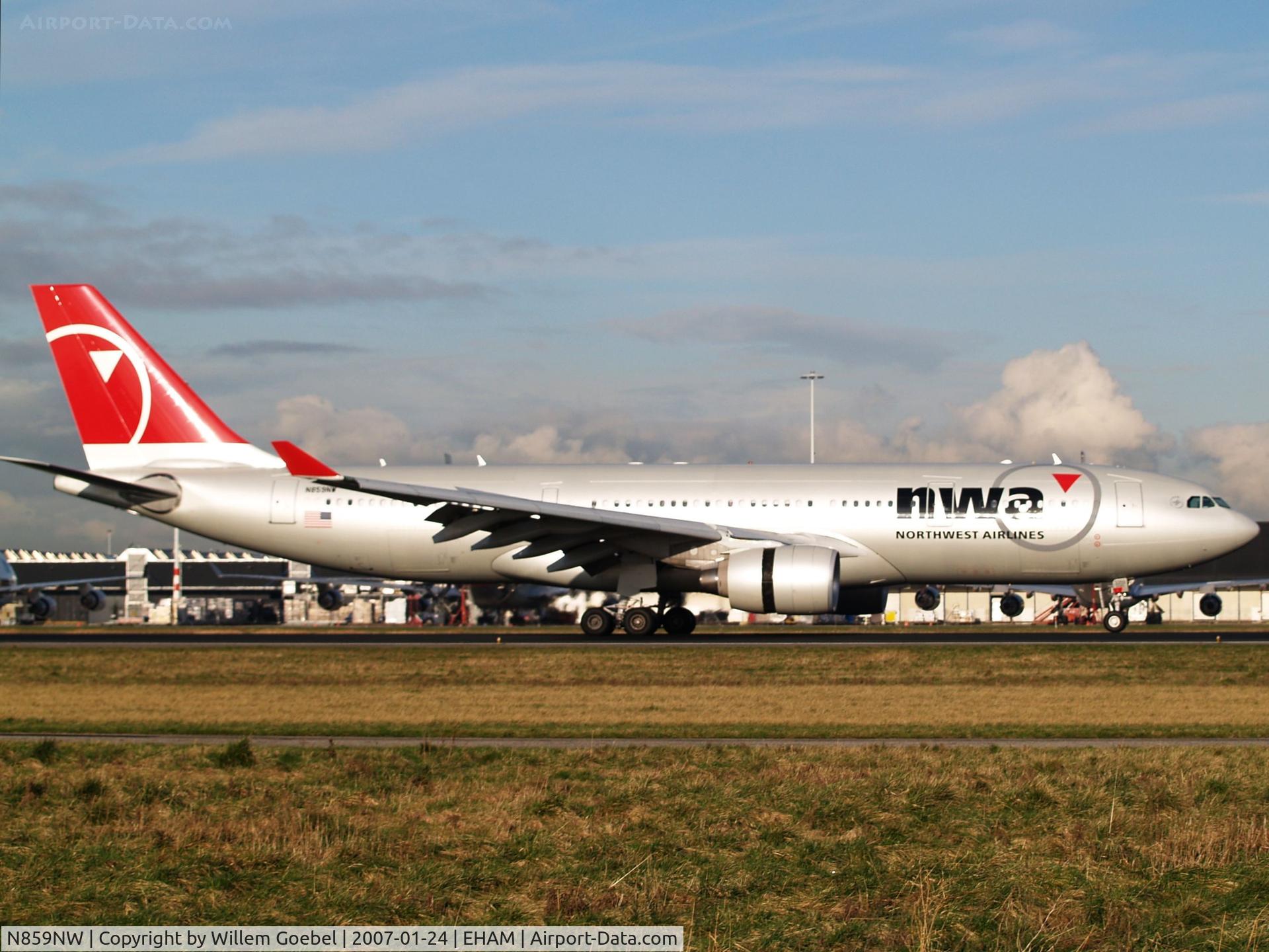 N859NW, 2006 Airbus A330-223 C/N 0722, Landing on runway 06 of Amsterdam Airport
