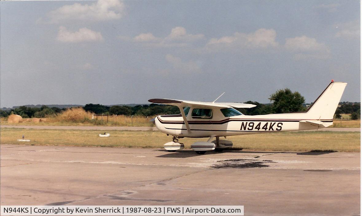 N944KS, Cessna 152 C/N 15285686, N944KS taxiing at the old Oak Grove Airport (now Ft Worth Spinks), Fort Worth, Texas, on Aug 23, 1987.