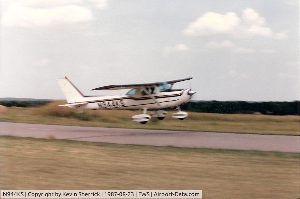N944KS, Cessna 152 C/N 15285686, N944KS taking off from the old Oak Grove Airport (now Ft Worth Spinks) in Fort Worth, Texas, on 23 Aug 1987.