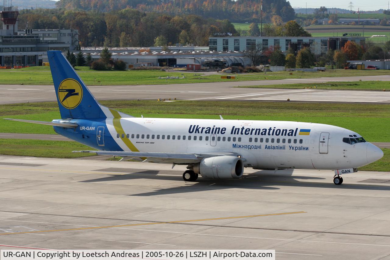 UR-GAN, 1998 Boeing 737-36N C/N 28569, Ukraine airplane taxi for flight to kiew