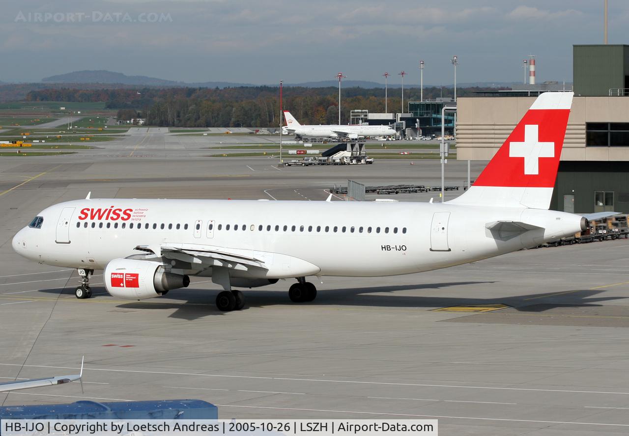 HB-IJO, 1997 Airbus A320-214 C/N 673, taxi from the gates to rwy