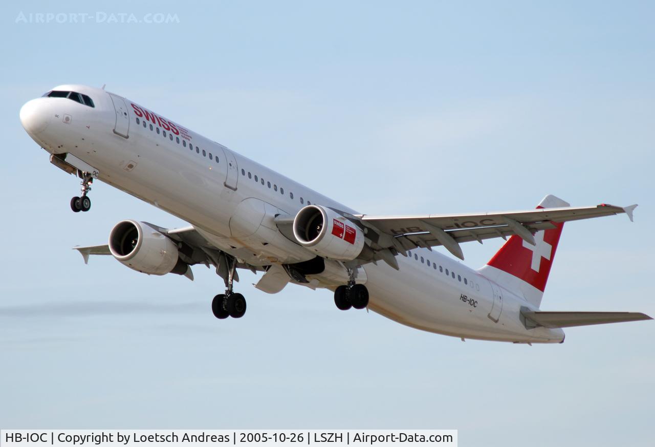 HB-IOC, 1995 Airbus A321-111 C/N 520, take off - no perfekt light for a finer shot