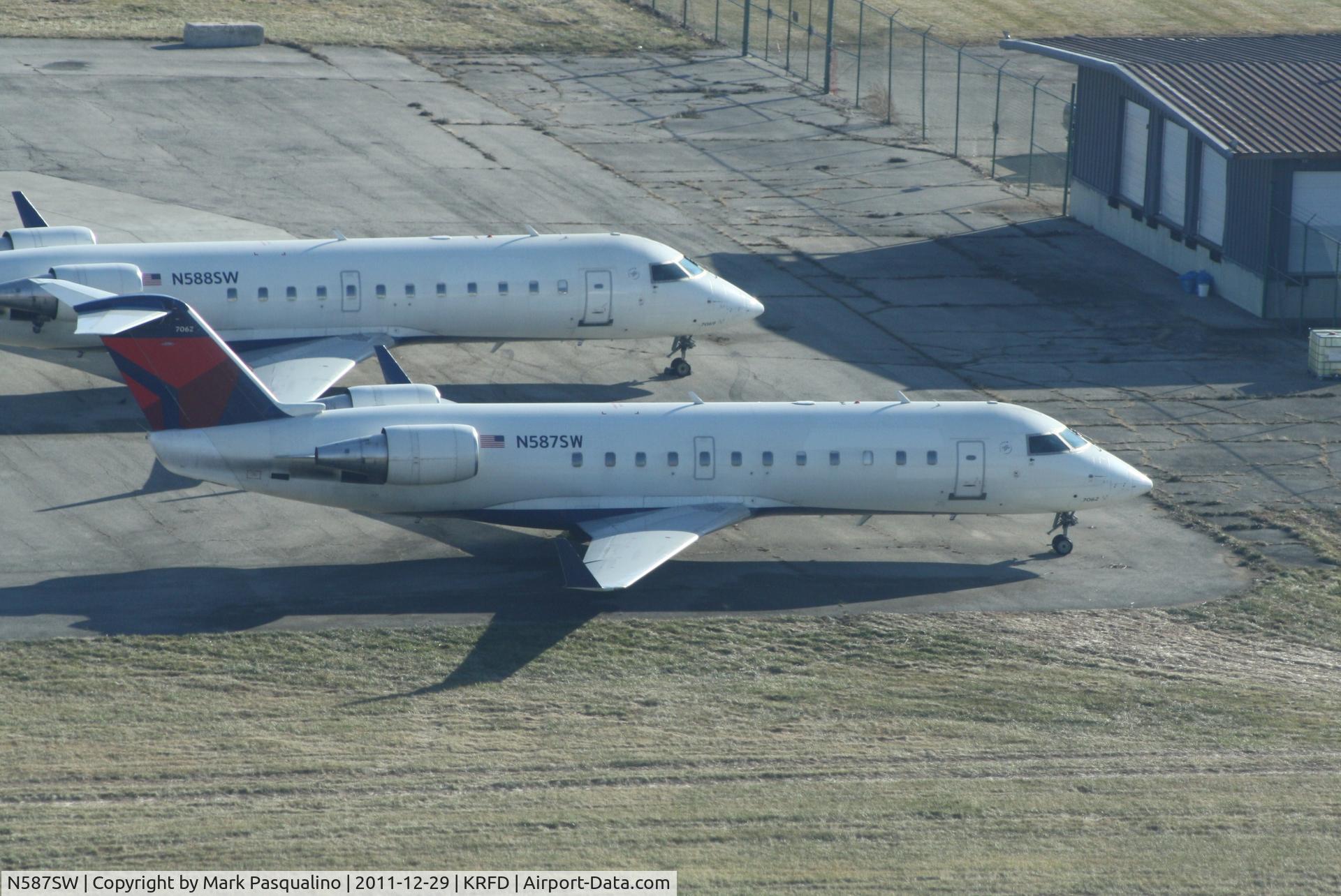 N587SW, 1995 Canadair CRJ-100ER (CL-600-2B19) C/N 7062, CL-600-2B19