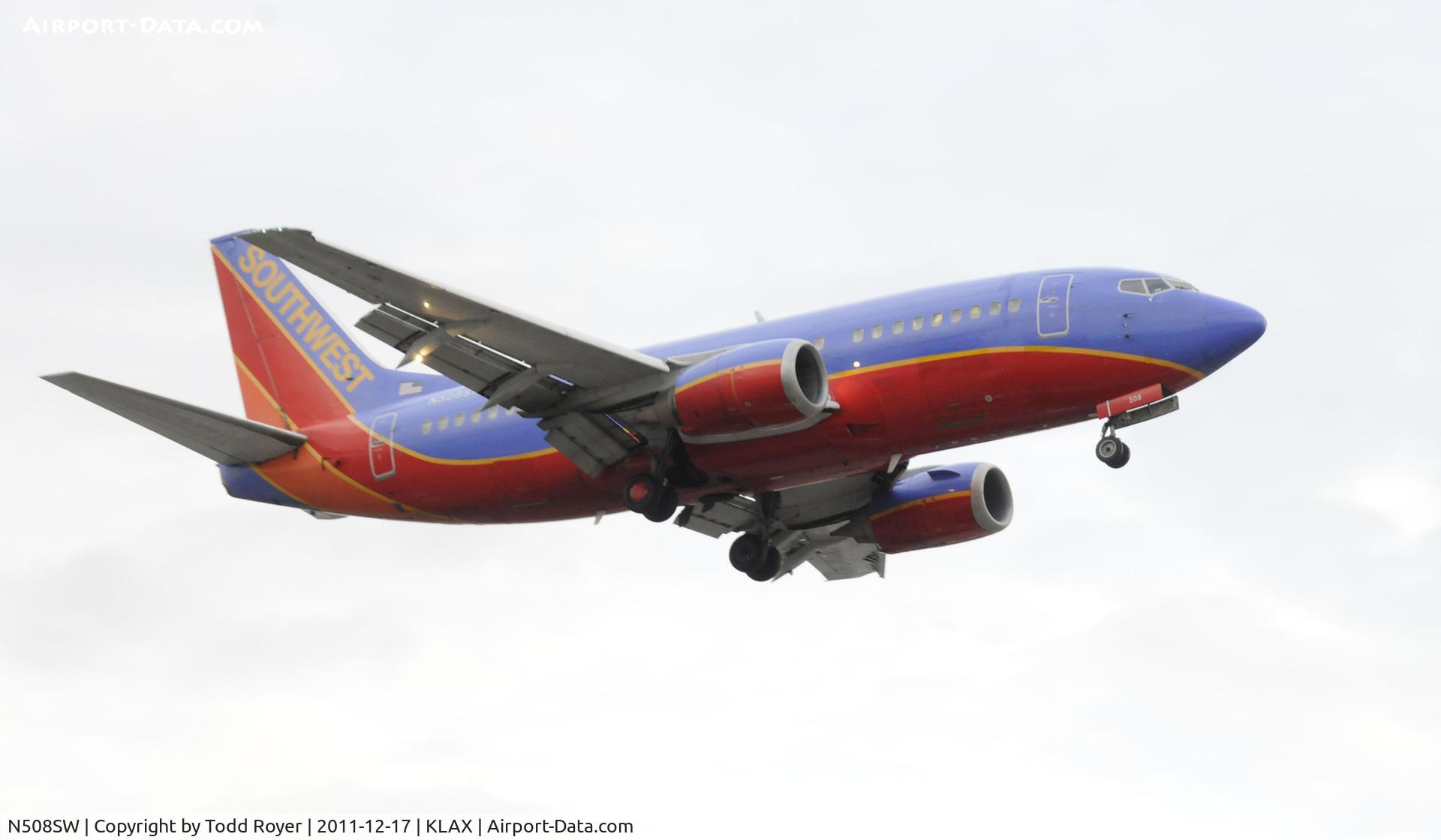 N508SW, 1990 Boeing 737-5H4 C/N 24185, landing on 24R at LAX