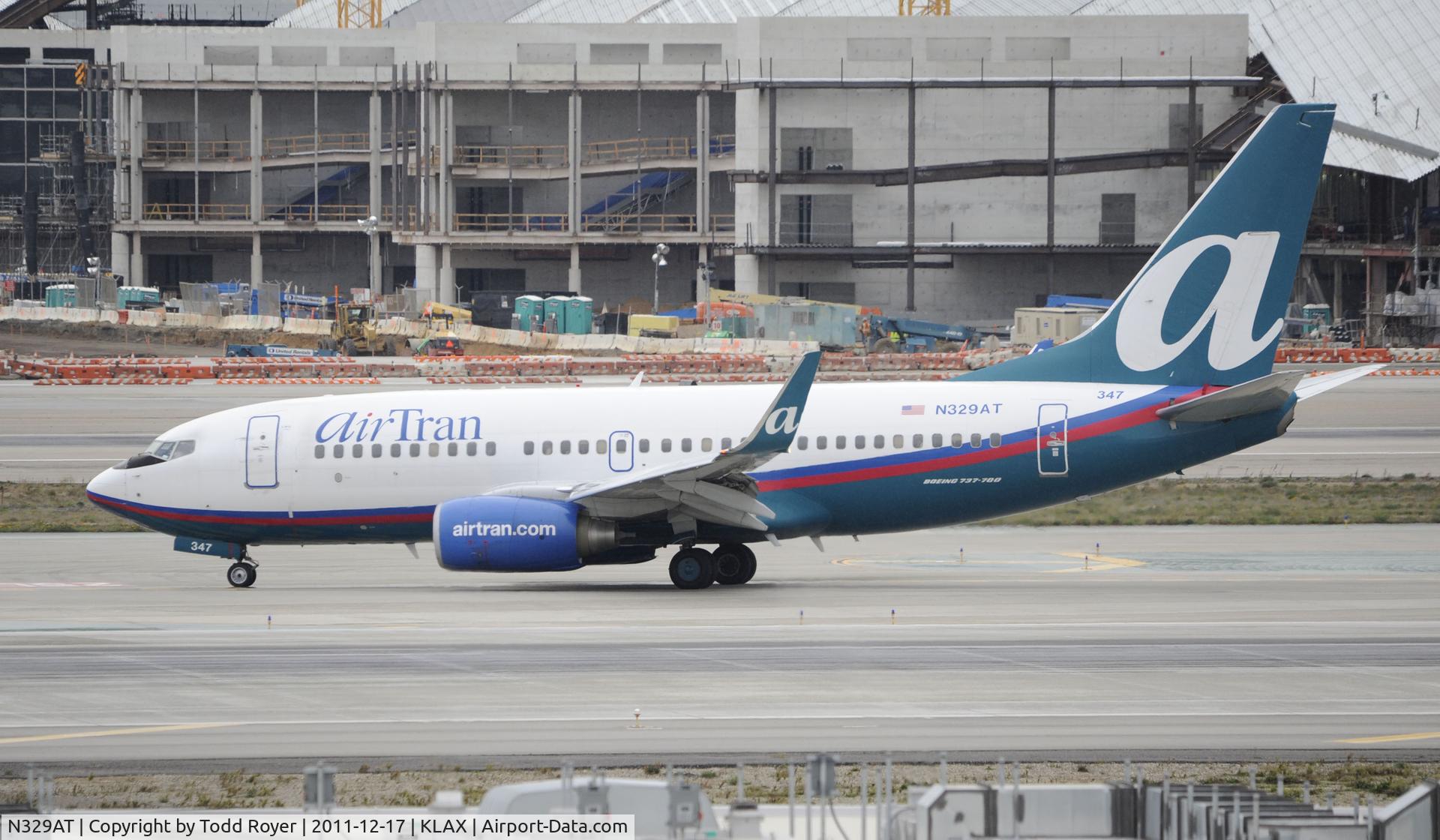 N329AT, 2007 Boeing 737-7BD C/N 36091, Arriving at LAX