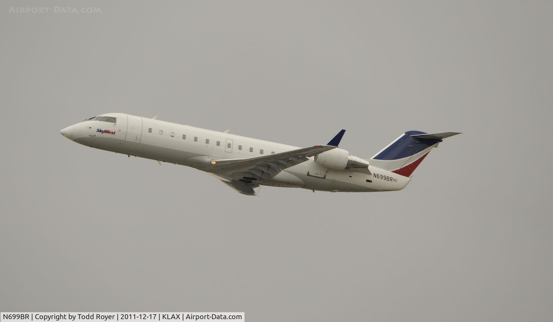 N699BR, 2003 Bombardier CRJ-200ER (CL-600-2B19) C/N 7801, Departing LAX