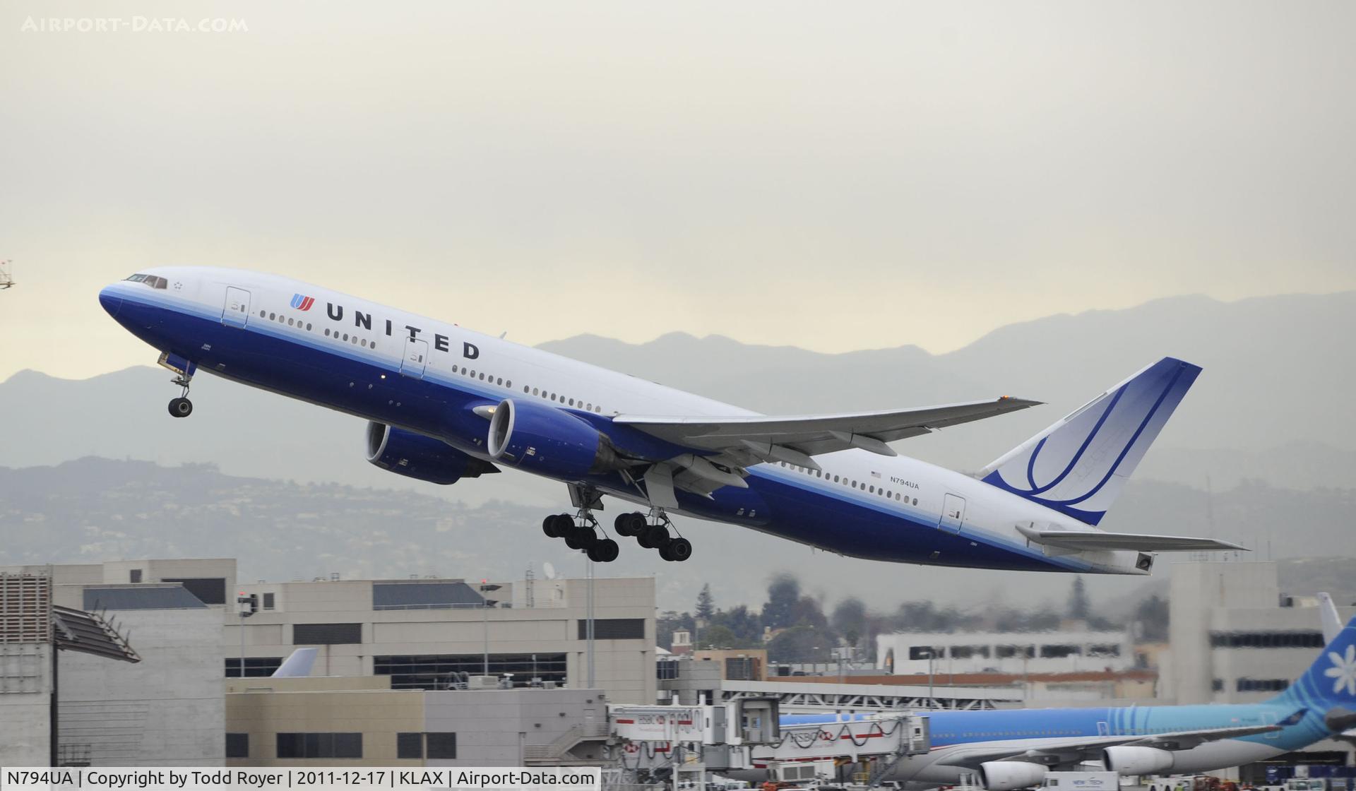 N794UA, 1997 Boeing 777-222 C/N 26953, Departing LAX