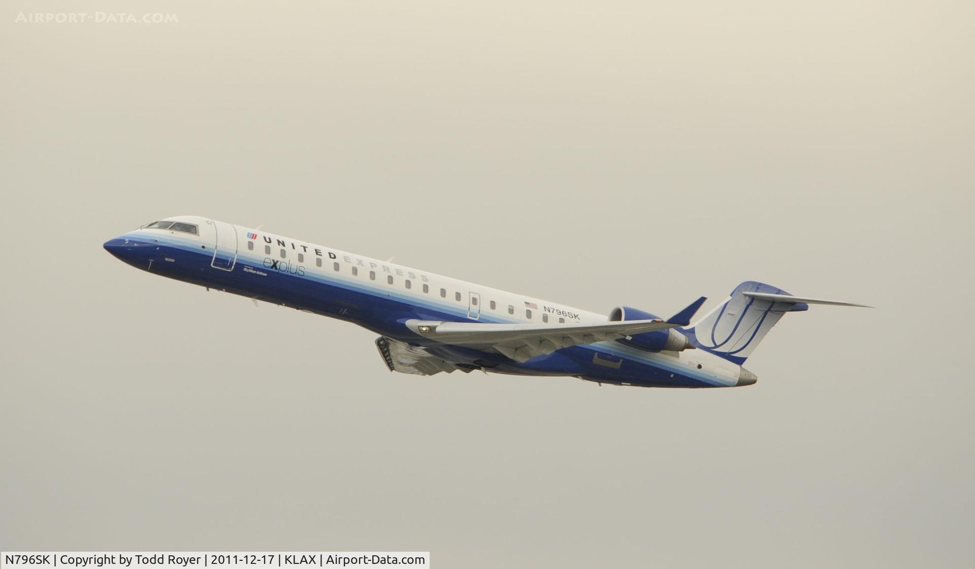 N796SK, Bombardier CRJ-702ER (CL-600-2C10) Regional Jet C/N 10300, Departing LAX