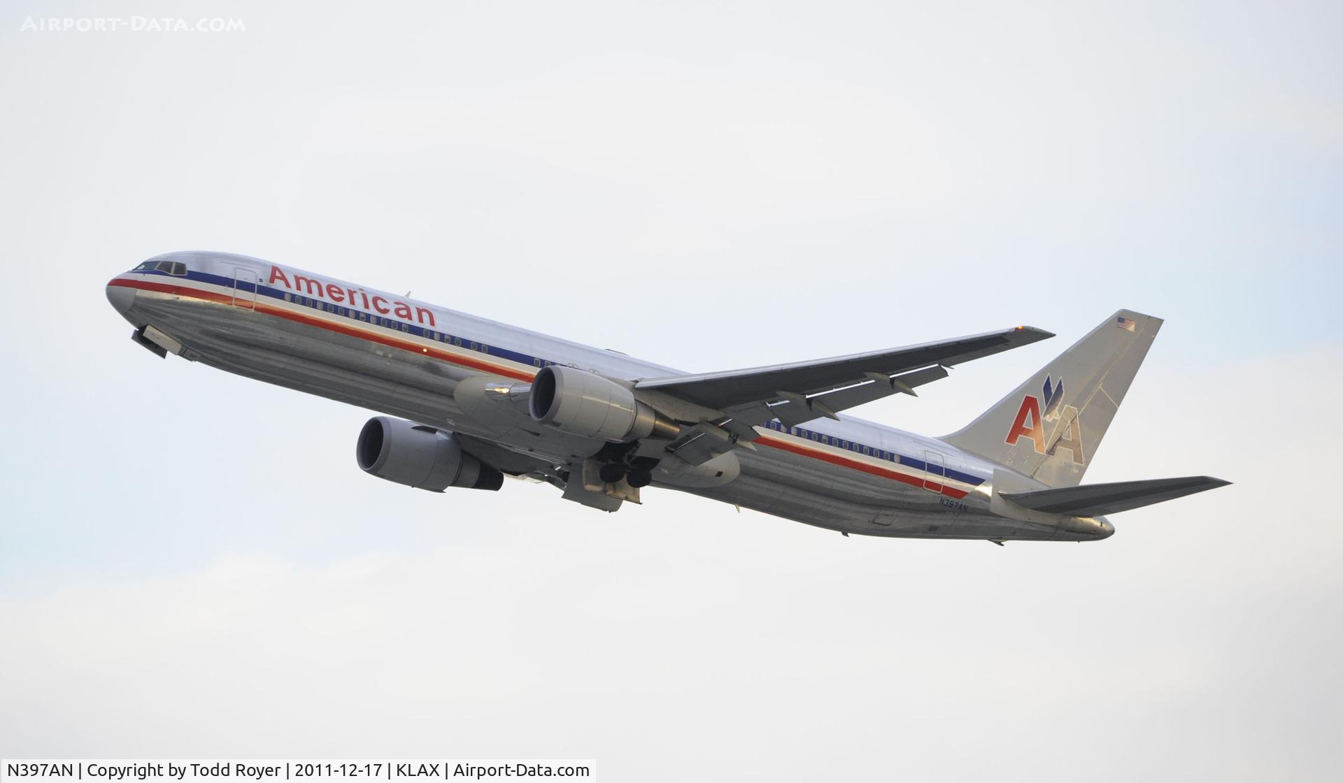 N397AN, 1999 Boeing 767-323/ER C/N 29604, Departing LAX