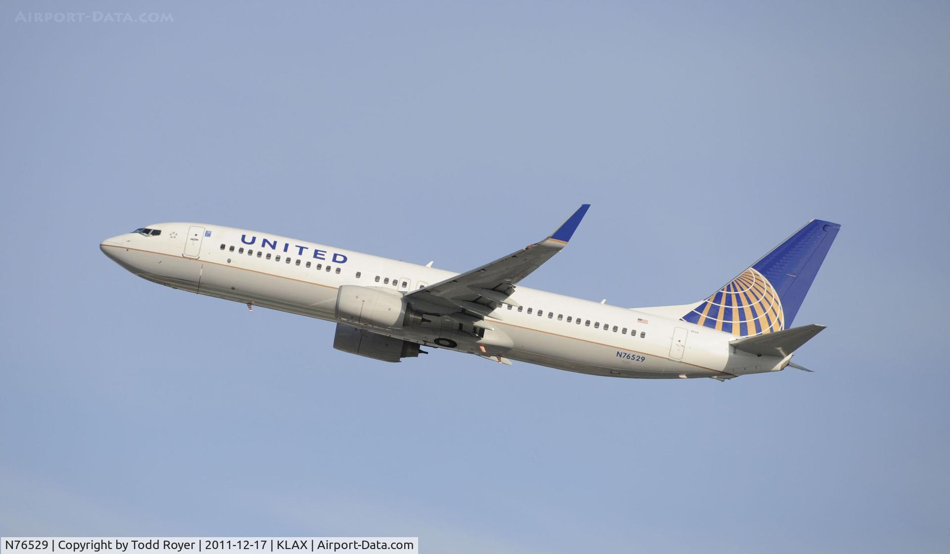 N76529, 2010 Boeing 737-824 C/N 31652, Departing LAX