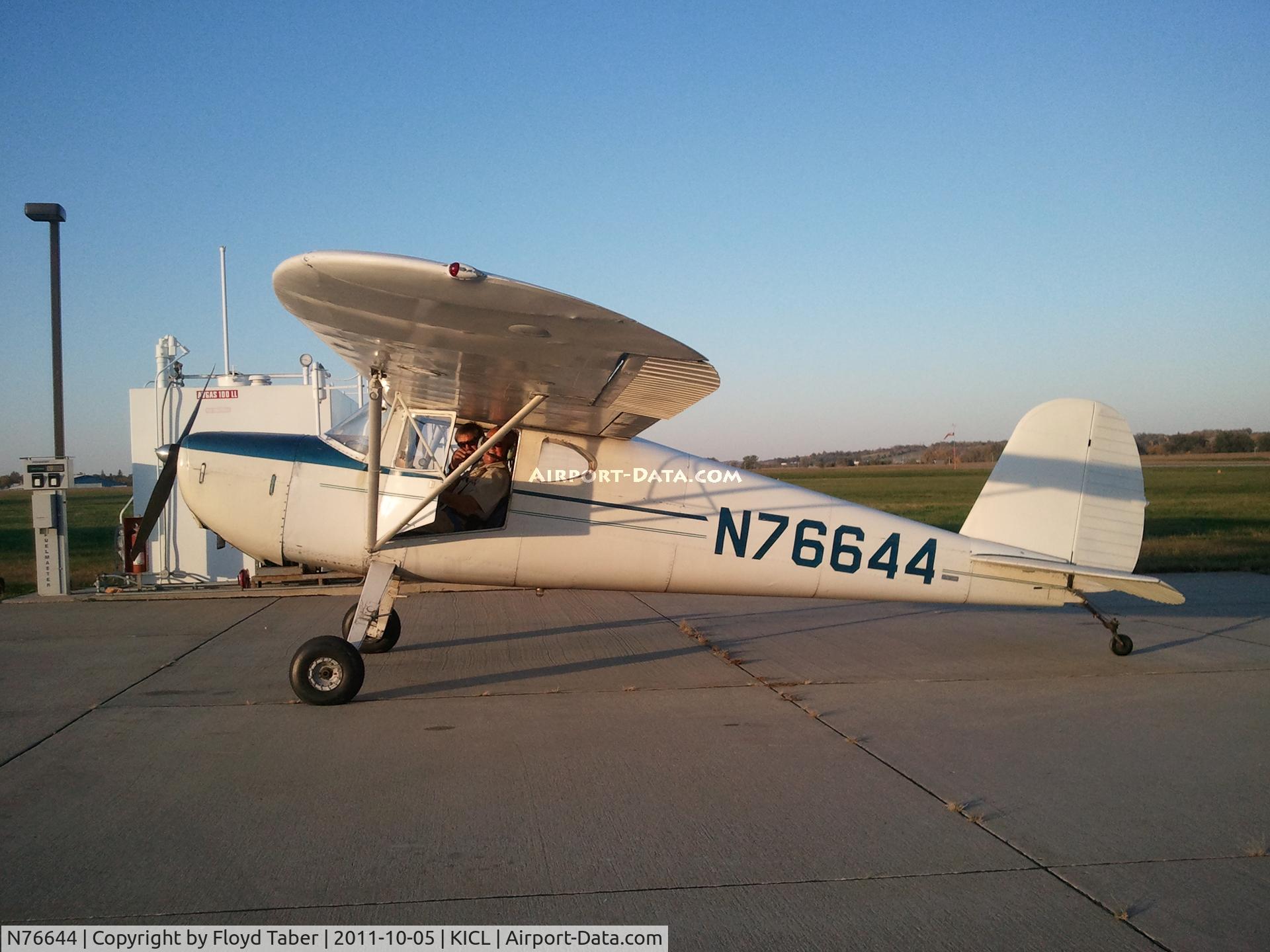 N76644, 1946 Cessna 140 C/N 11084, At the fuel farm KICL
