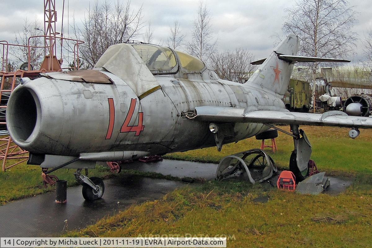 14, Mikoyan-Gurevich MiG-15UTI C/N 0115307, At Aviomuzejs, Riga
