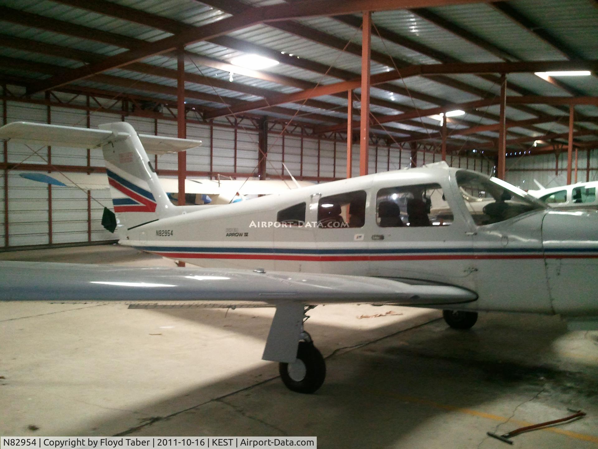 N82954, 1980 Piper PA-28RT-201 Arrow IV C/N 28R-8118025, in the hangar