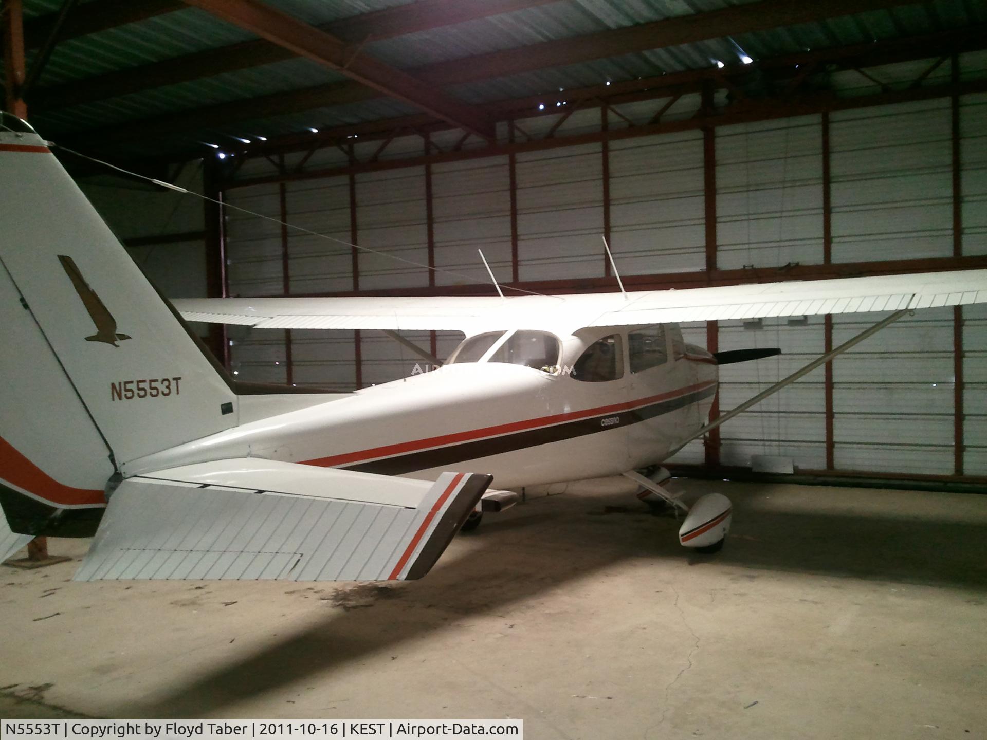 N5553T, 1964 Cessna 172E C/N 17251453, in the hangar