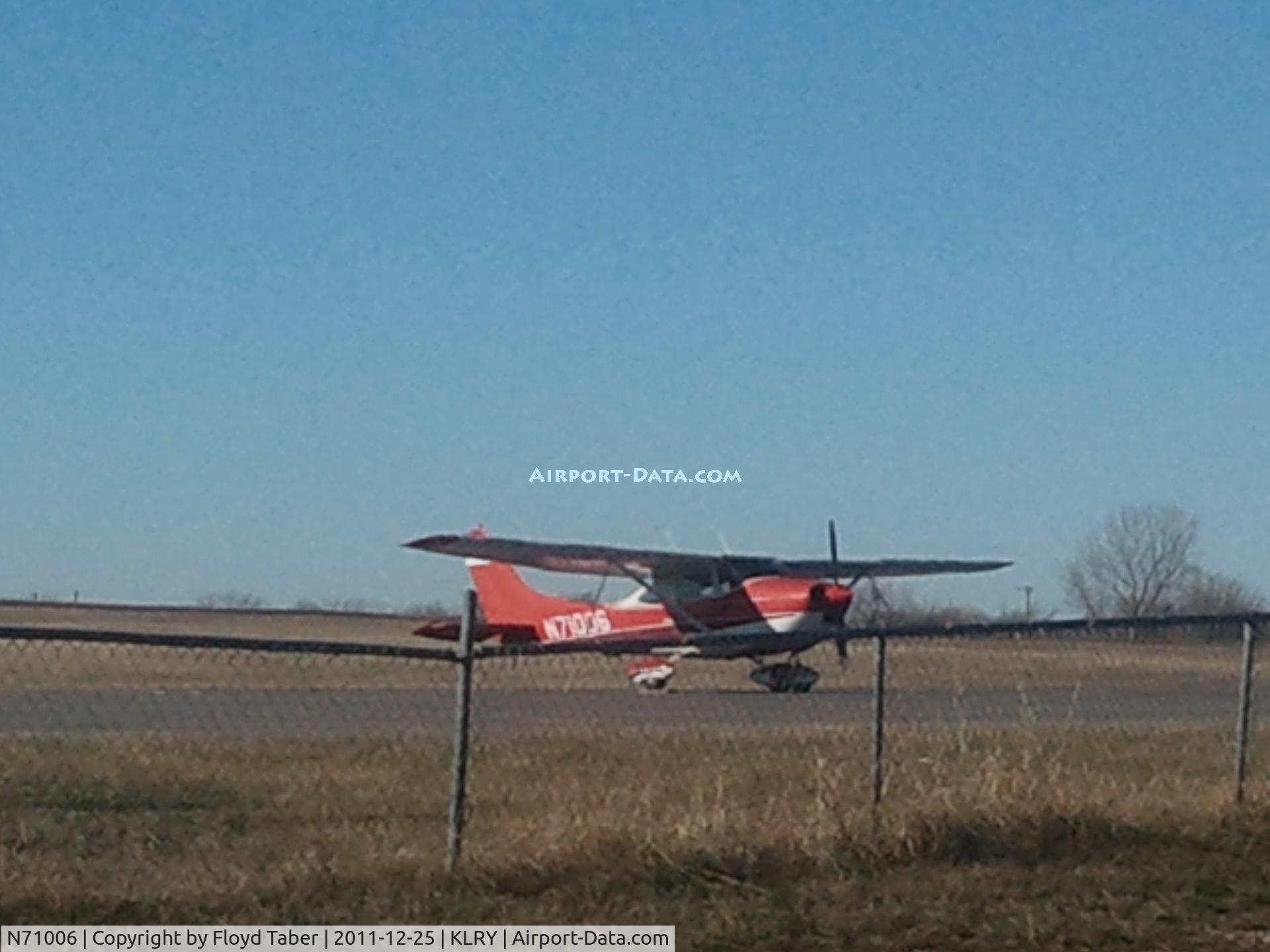 N71006, 1968 Cessna 182M Skylane C/N 18259455, Sitting on the ramp