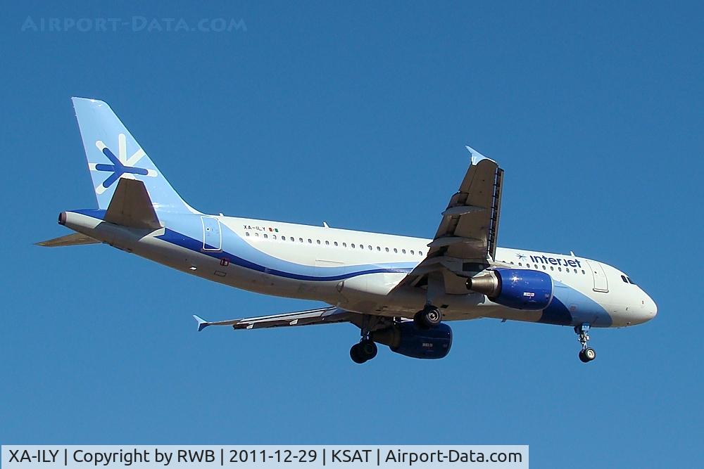 XA-ILY, 2007 Airbus A320-214 C/N 3123, Landing 12R