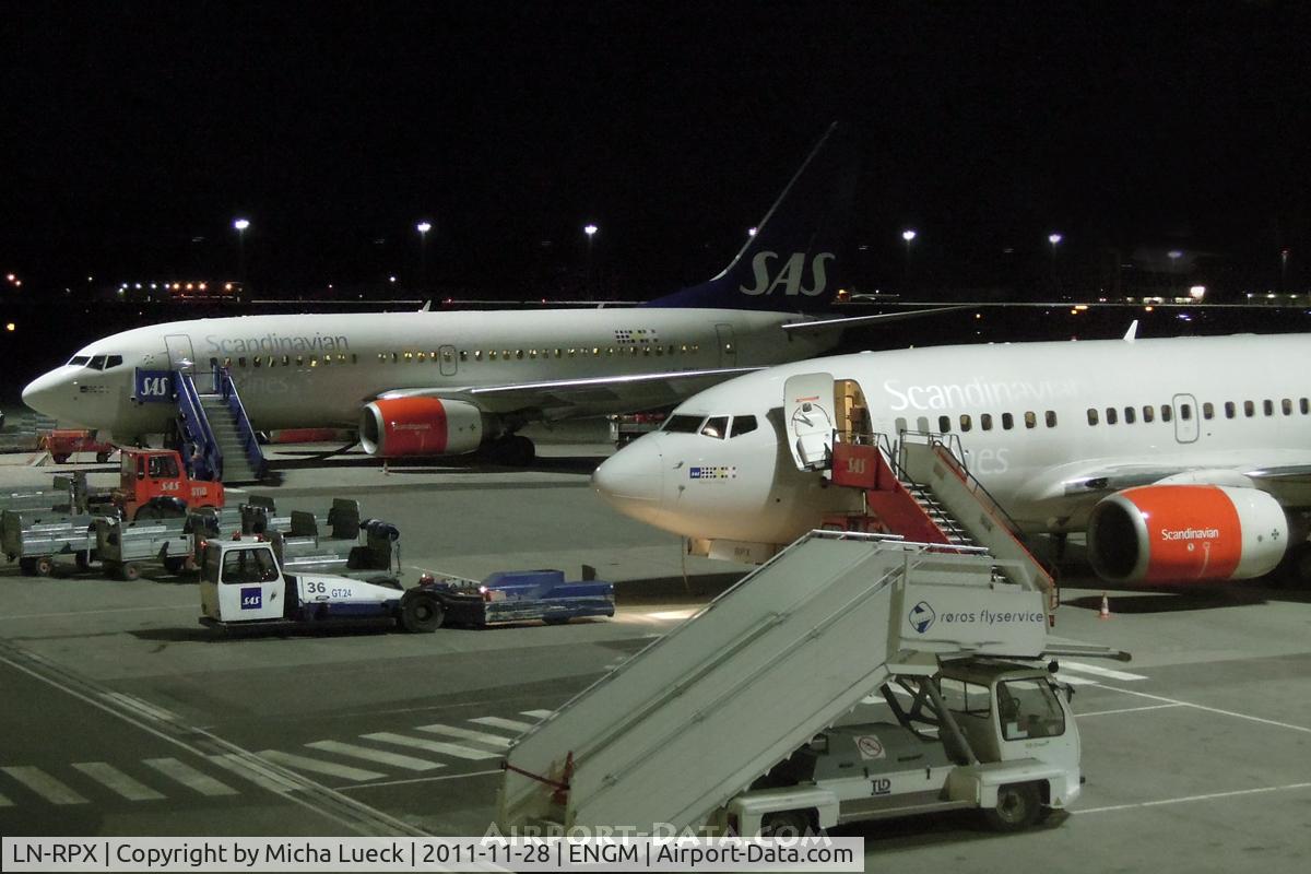 LN-RPX, 1998 Boeing 737-683 C/N 28291, At Oslo