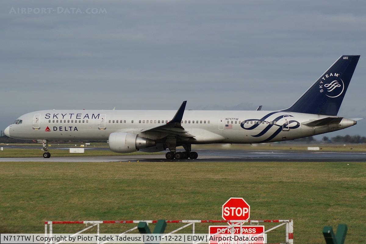 N717TW, 1999 Boeing 757-231 C/N 28485, Dublin