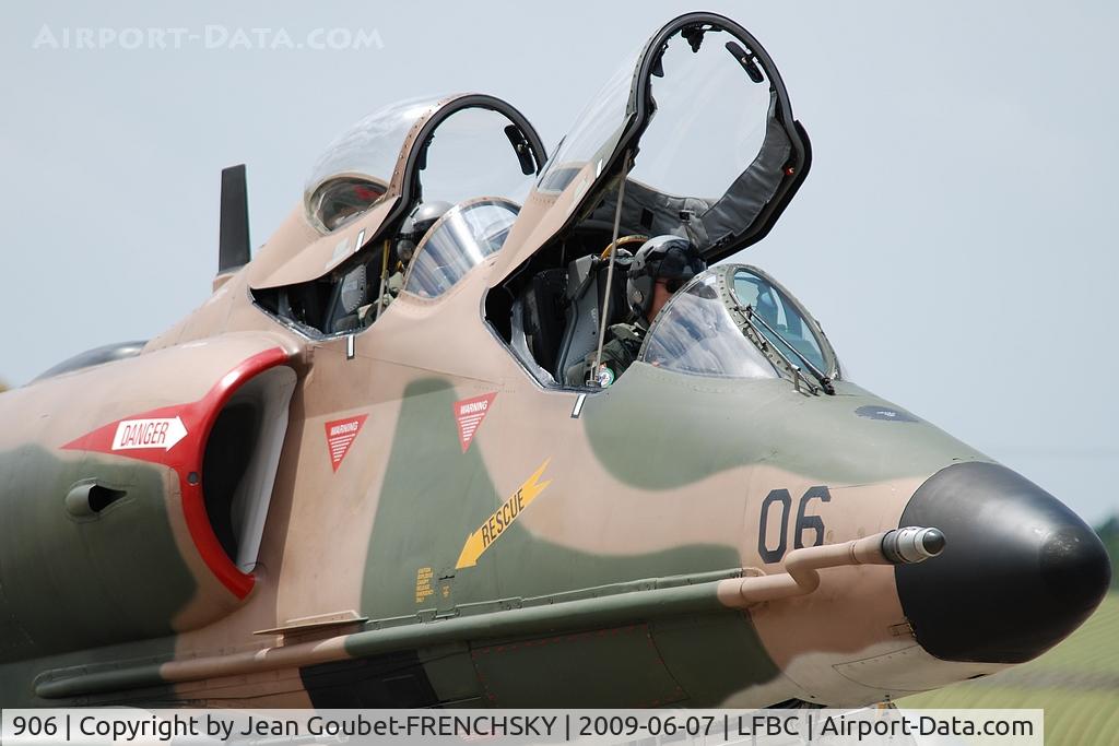 906, Douglas TA-4SU Skyhawk C/N 12162, Singapore - Air Force
LFBC Cazaux