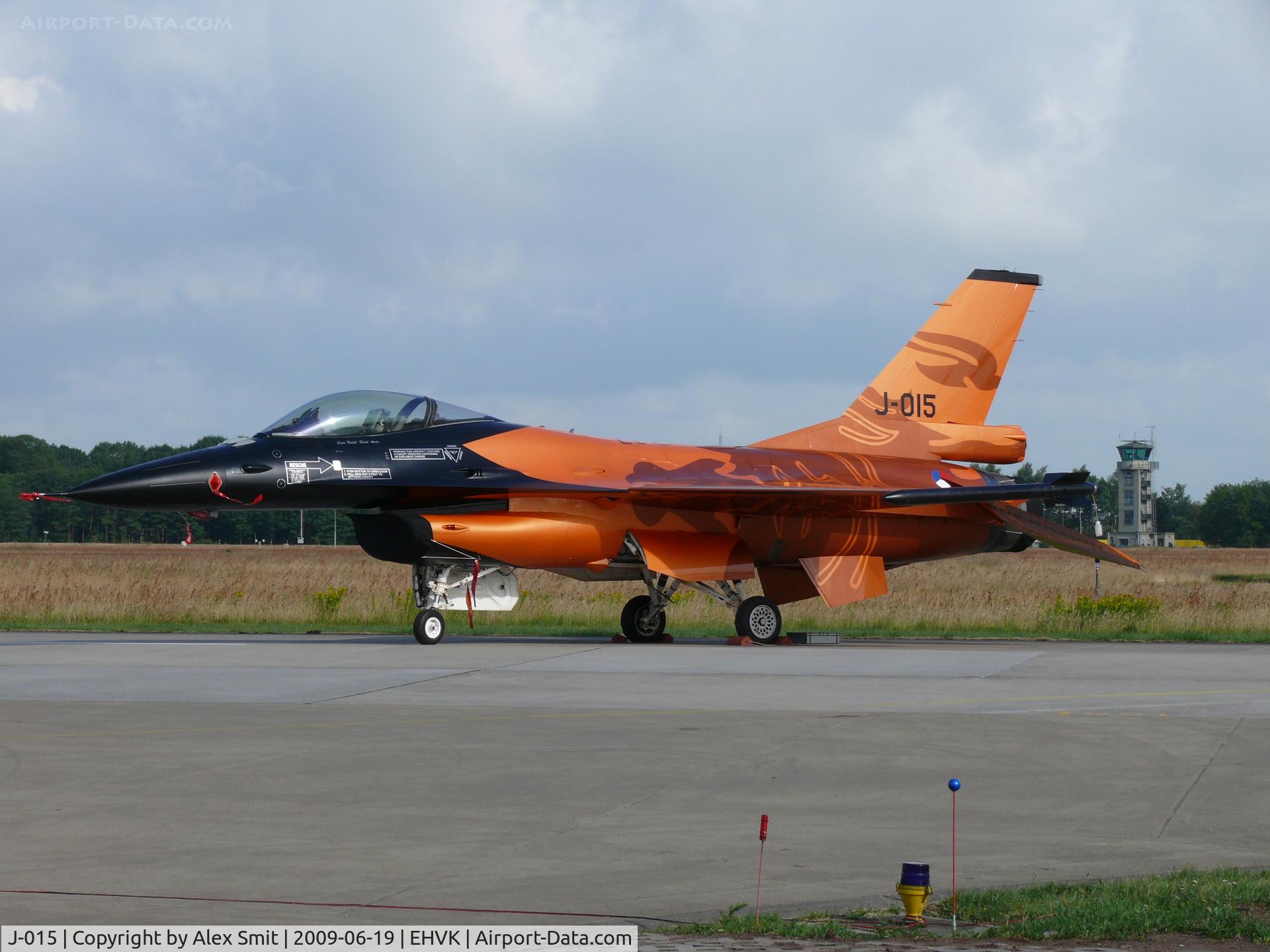 J-015, 1991 Fokker F-16A Fighting Falcon C/N 6D-171, Demo F-16 J-015 of the Royal Netherlands Air Force with the tower of it's homebase in the back