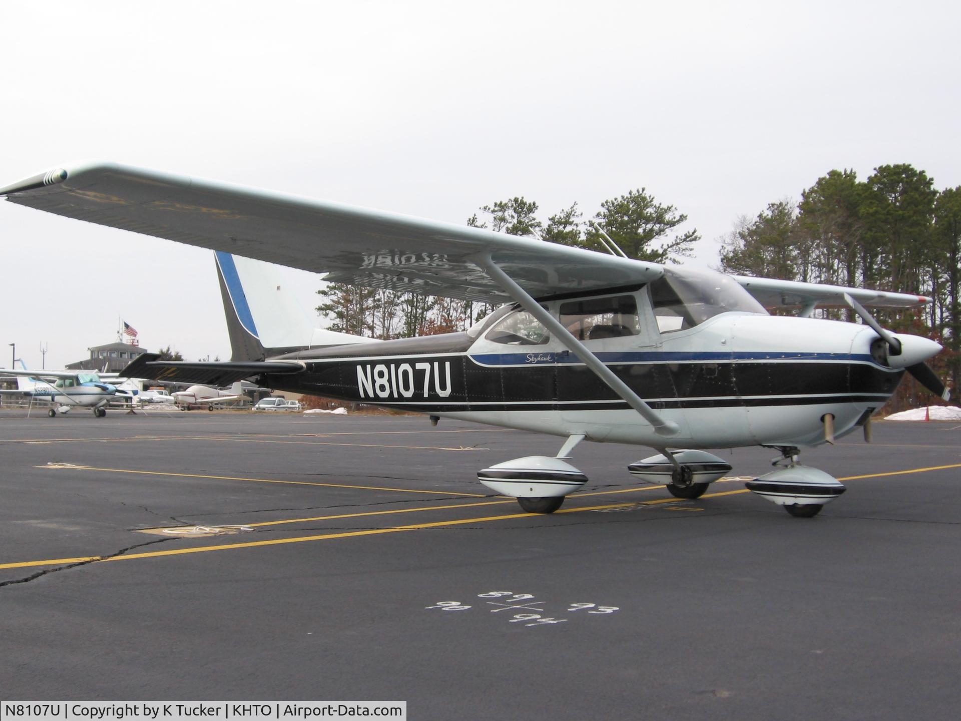 N8107U, 1964 Cessna 172F C/N 17252007, 07U prior to sale and registration in Canada